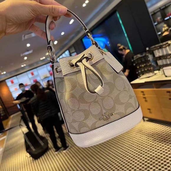 Coach Dempsey Bucket Bag 15 In Signature Canvas With Heart Charm - Picture 4 of 7